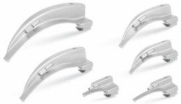 Шість ветеринарних клинків Macintosh розмірів 00, 0, 1, 2, 3 і 4 для стандартного ларингоскопа з набору Doctor Devices DD-1000.205. Клинки виготовлені з матової нержавіючої сталі