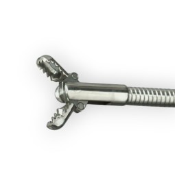 Дистальний кінець ендоскопічних біопсійних щипців типу Алігатор з відкритими зубчастими чашечками