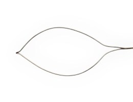 Металевий дріт, сформований у петлю-пастку овальної форми, зєднаний з гнучким катетером із синім пластиковим кінчиком. Інструмент призначений для електрохірургічної поліпектомії.