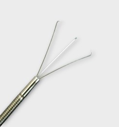 Багаторазові захоплюючі щипці типу "Тризубчасті" HF-1816-3Р для ветеринарної ендоскопії. Металевий кінчик інструменту з трьома розкритими гачкоподібними лапками