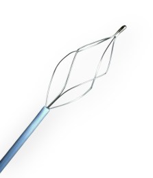 Металевий спіралевидний ендоскопічний кошик для захоплення каменів, прикріплений до гнучкого катетера сірого кольору.