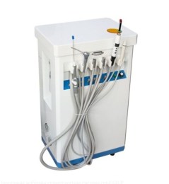 Фото портативної ветеринарної стоматологічної установки GU-P у білому корпусі на колесах. На передній панелі видно підключені інструменти: наконечники, триходовий шприц, ультразвуковий скалер, полімеризаційну лампу, слиновідсмоктувач зі шлангами